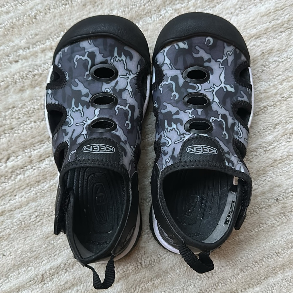 KEEN Stingray Water Shoes for Kids Black Camo Size 12 - Picture 11 of 16